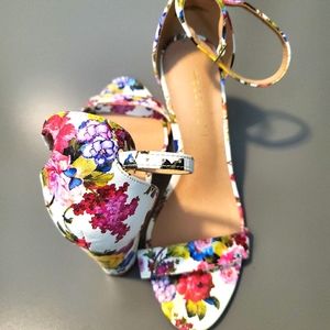 Like New Floral Chunky Heels